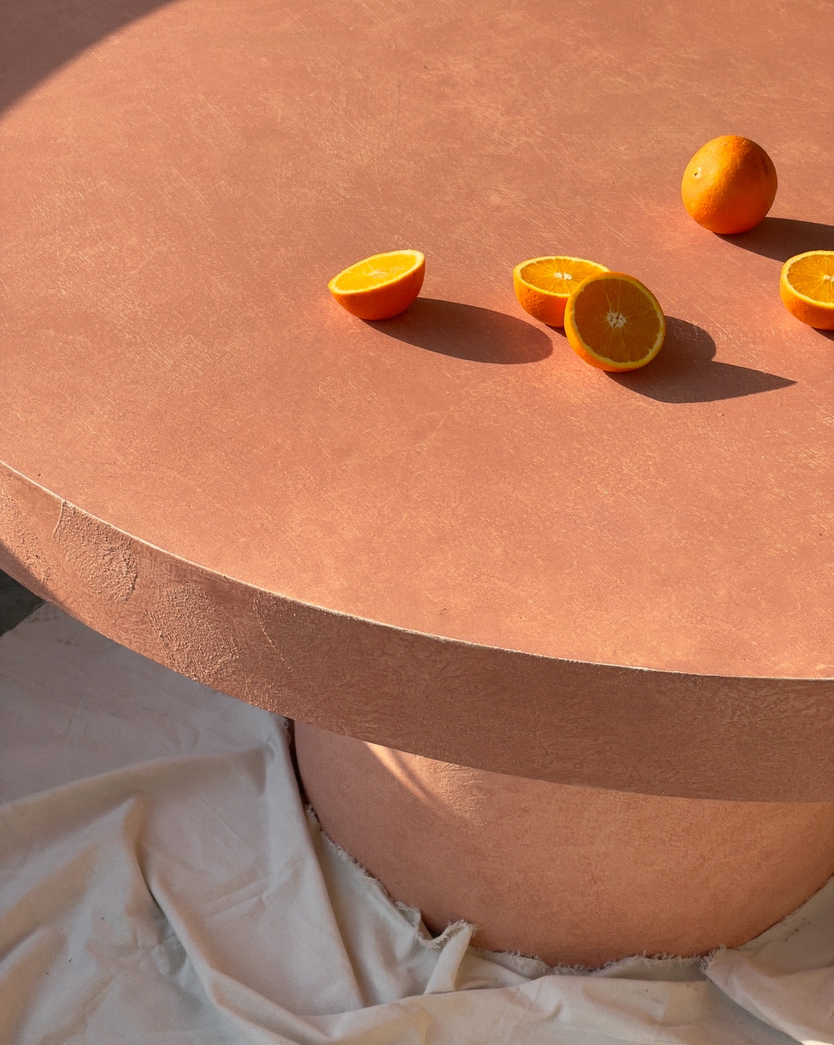 طاولة طعام معاصرة