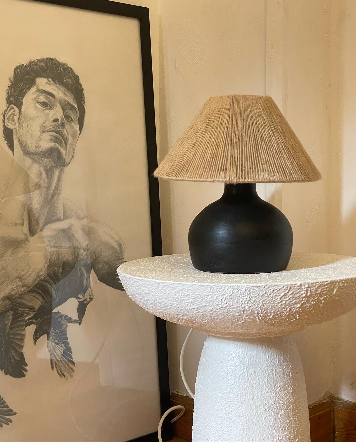 مصباح طاولة الأرملة السوداء