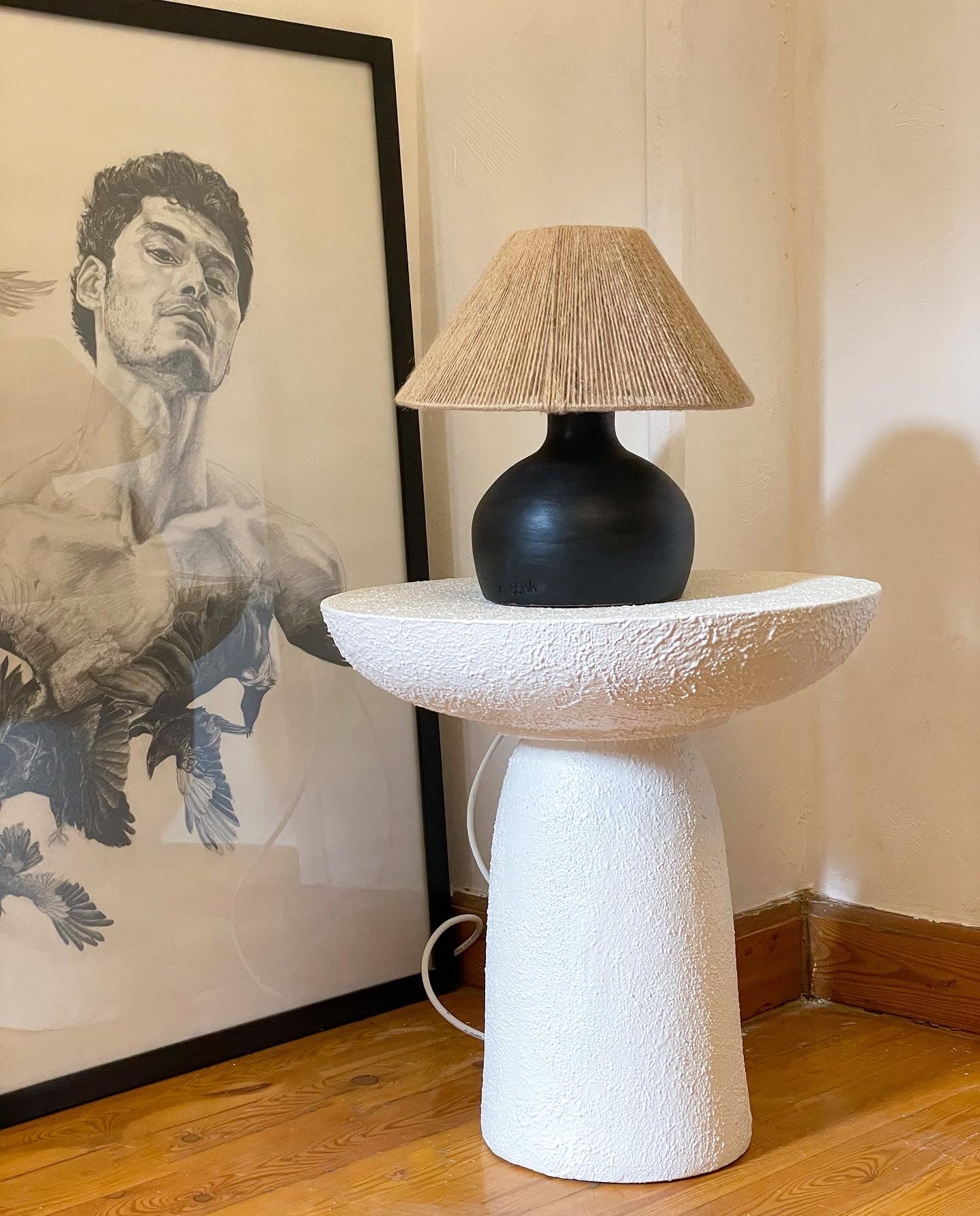 مصباح طاولة الأرملة السوداء