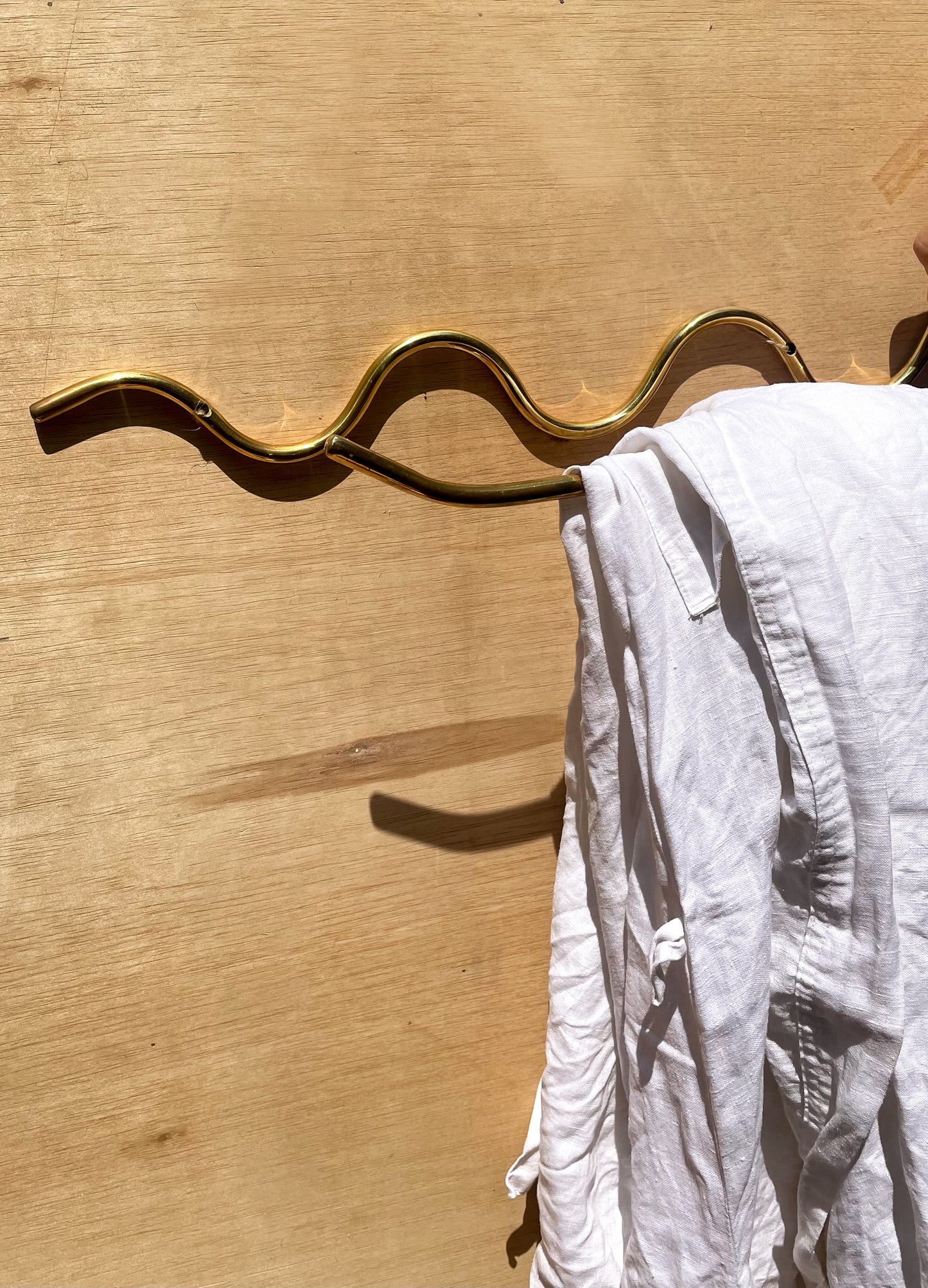 حامل مناشف من النحاس المنحني