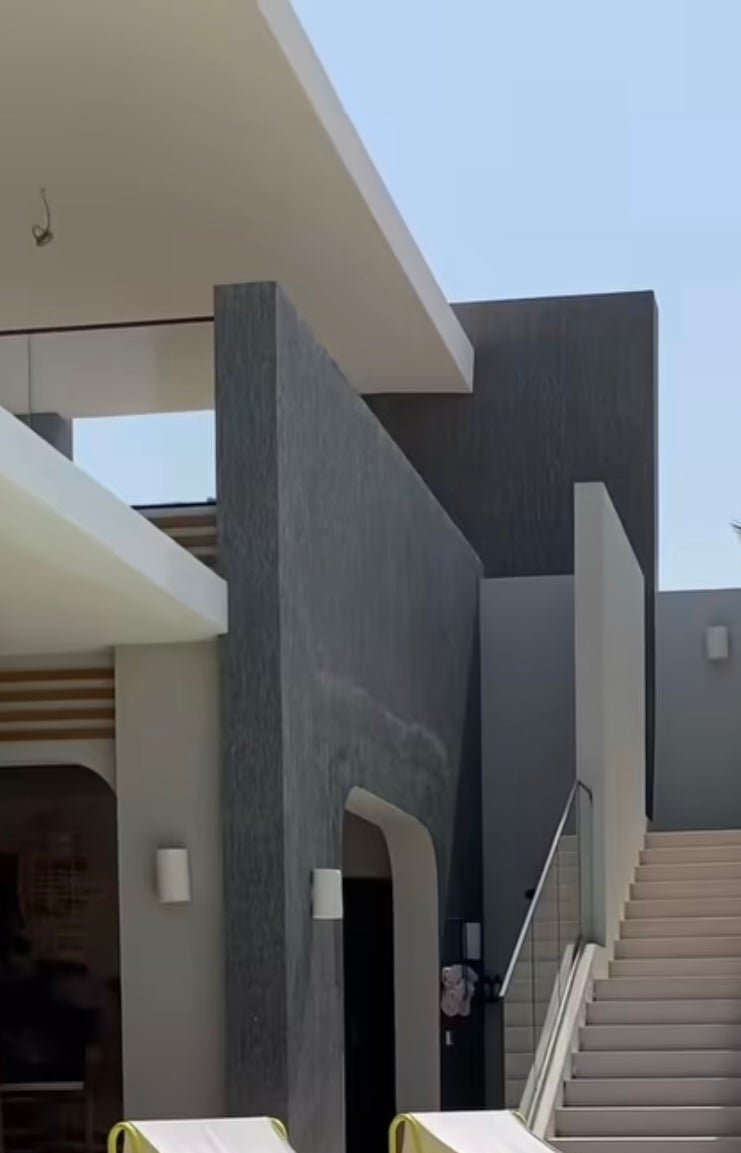 كرسي استرخاء معدني معاصر باللون الأصفر