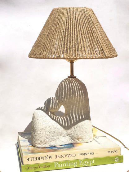 مصباح طاولة منحني معاصر