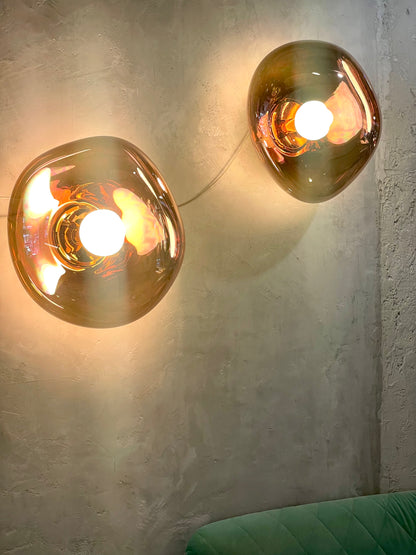 زخارف زجاجية منحنية