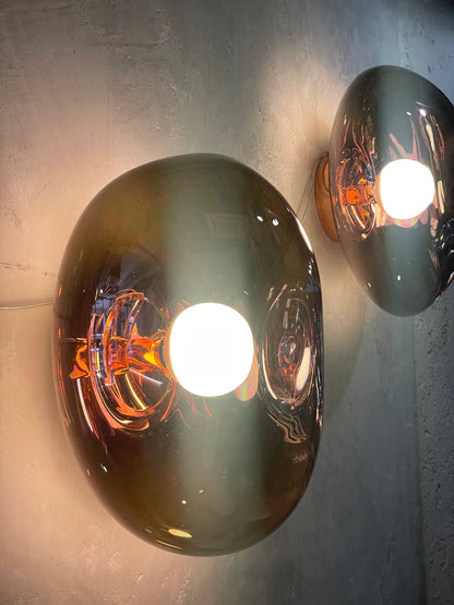 زخارف زجاجية منحنية