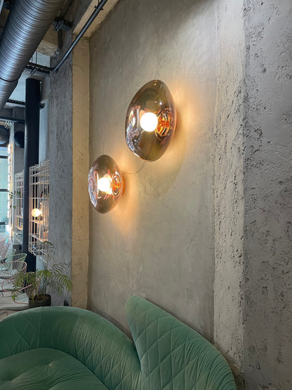 زخارف زجاجية منحنية